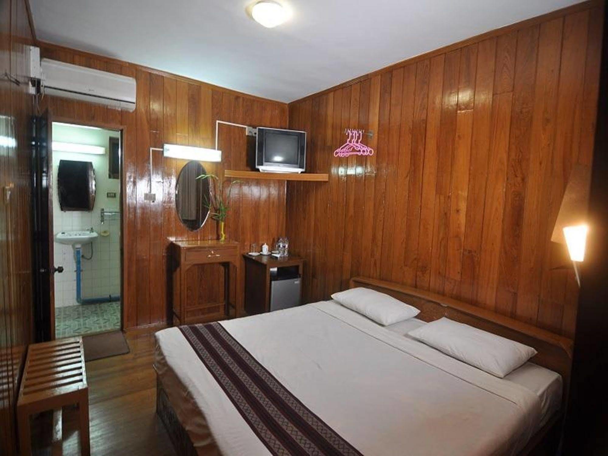 Green Land Motel Bagan Exterior photo